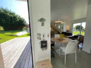 Gallery image of Maison 3* avec Terrasse, Confort Moderne, Proche Plages et Randonnées - FR-1-542-53 in Trégastel
