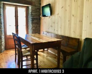 A television and/or entertainment centre at Casa Tonya