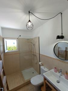 Kylpyhuone majoituspaikassa VILLA VEGA RELAX EN EL PARAISO