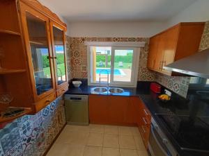 Kuchyňa alebo kuchynka v ubytovaní VILLA VEGA RELAX EN EL PARAISO
