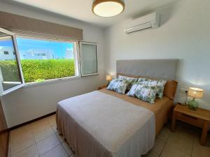 Posteľ alebo postele v izbe v ubytovaní VILLA VEGA RELAX EN EL PARAISO + 37 fotografií