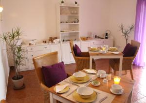 a dining room with a table and chairs and a dining room at Casa das Palmas in Óbidos +20 photos