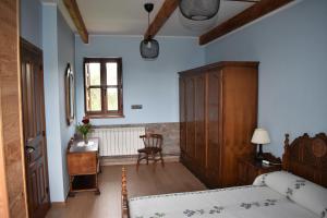 a bedroom with a bed and a desk and a chair at Casa Carmen y Mera in Ferroñes +31 photos