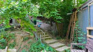 a garden with stairs leading up to a house at TRAILER Freiraum in Küps