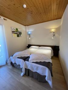 Postel nebo postele na pokoji v ubytování Hotel Avet + 37 fotografií