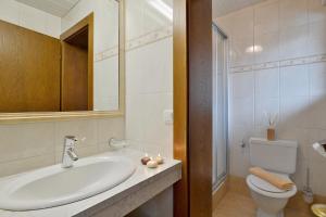 Kupatilo u objektu Gästehaus Alpengruss +26 fotografija