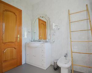 Koupelna v ubytování GALIHOST - A Casa de Otilia + 37 fotografií