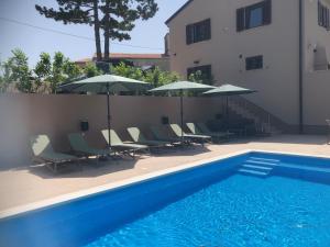 Bazén v ubytování Luxury Villa Gradin nebo v jeho okolí