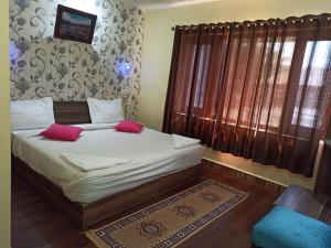 Katil atau katil-katil dalam bilik di Hotel curio's All seasons