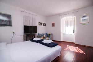 Posteľ alebo postele v izbe v ubytovaní Red House Veli Lošinj