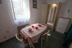 Kuchyňa alebo kuchynka v ubytovaní Red House Veli Lošinj