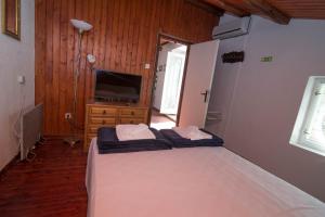 Posteľ alebo postele v izbe v ubytovaní Red House Veli Lošinj