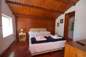 Posteľ alebo postele v izbe v ubytovaní Red House Veli Lošinj