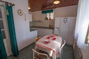 Kuchyňa alebo kuchynka v ubytovaní Red House Veli Lošinj