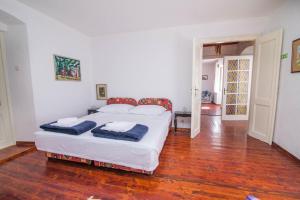 Posteľ alebo postele v izbe v ubytovaní Red House Veli Lošinj