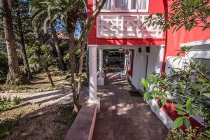 Vonkajšia záhrada v ubytovaní Red House Veli Lošinj
