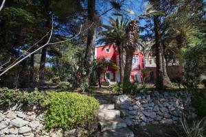 Vonkajšia záhrada v ubytovaní Red House Veli Lošinj