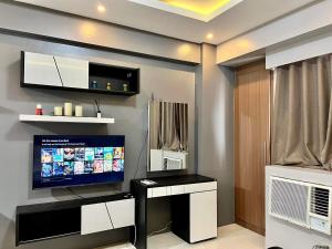 TV a/nebo společenská místnost v ubytování palm tree villas
