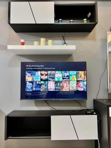 TV a/nebo společenská místnost v ubytování palm tree villas