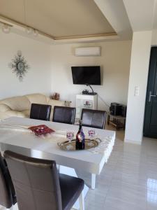Μια τηλεόραση ή/και κέντρο ψυχαγωγίας στο Villa Thea