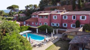 a resort with a swimming pool and a building at La Maison des Ocres - Provence in Roussillon