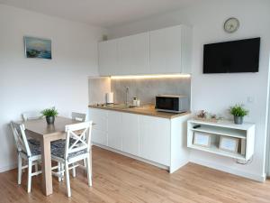 Kuchyňa alebo kuchynka v ubytovaní Apartament Okopowa 10 Kołobrzeg