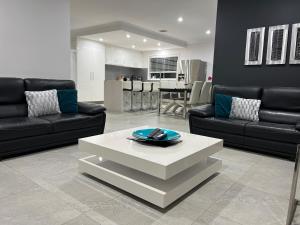 Гостиная зона в Gungahlin Luxe 5 Bedroom 2 Storey Home with Views Canberra