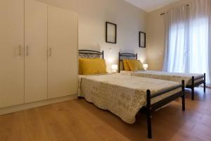 En eller flere senge i et værelse på Alfa house w/ view & barbeque in Pythagorion