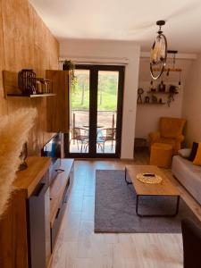 Kuchyň nebo kuchyňský kout v ubytování Masha Apartment