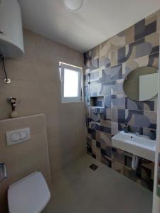 Koupelna v ubytování Danin apartmani