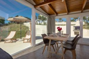 Balkón alebo terasa v ubytovaní Icabaru Zante Holiday House + 37 fotografií