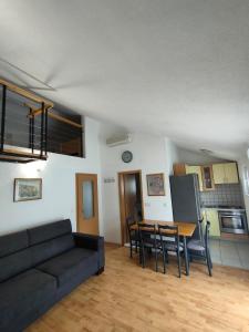 a living room with a couch and a table at Baška Voda - Apartmani Vesna in Baška Voda