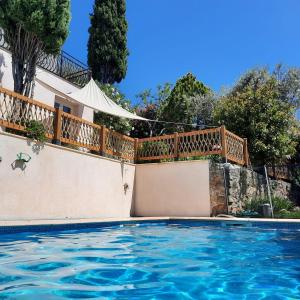 a swimming pool in front of a house at Guest House Casa Cassien in Montauroux