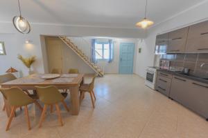 a kitchen and dining room with a table and chairs at DEJA BLUE Maisonette in Kokkari