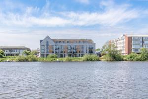 a view of buildings from the water at Auszeit am Deich in Nordstrand