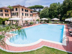 Bazén v ubytování Hotel Cavalieri Del Mare nebo v jeho okolí