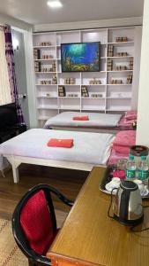 TV a/nebo společenská místnost v ubytování JAN Homestay Shillong