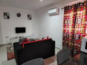 Uma área de estar em 28A, Apt#13 Lumir Apartamentos. Encantador Parque Incl.