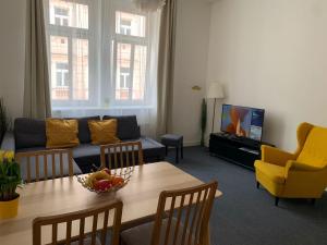 Posedenie v ubytovaní Little Tom Apartments