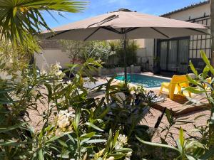 Πισίνα στο ή κοντά στο Cosy Studio en Provence +4 φωτογραφίες