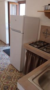 مطبخ أو مطبخ صغير في La casa dei nonni