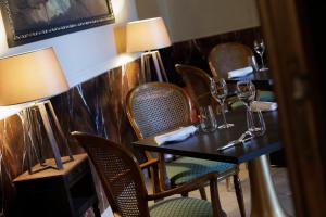 Posezení v ubytování Château De Siran - Hôtel & Spa
