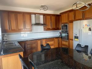 Kuchyňa alebo kuchynka v ubytovaní apartment for 4-6 Persons second floor + 7 fotografií