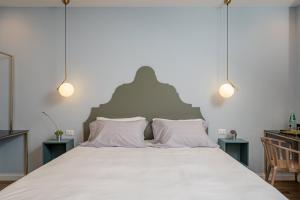 Postel nebo postele na pokoji v ubytování NUE SUITES