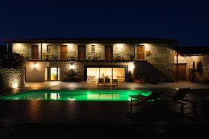 The swimming pool at or close to Casa Vieira Lobo