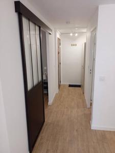 Fotografia z galérie ubytovania Appartement F2 de Standing avec terrasse et jardin privatif Aux Portes de Paris (M13) v destinácii Pierrefitte-sur-Seine