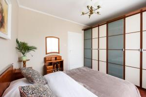 Posteľ alebo postele v izbe v ubytovaní Arkadia Homely Apartament