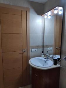 Bilik mandi di Apartamento en Deltebre Lo Delta +8 gambar