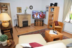 TV a/nebo společenská místnost v ubytování Kleine Auszeit