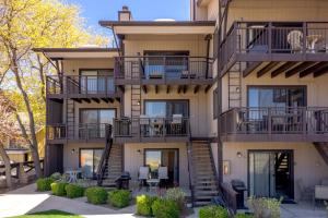 Gallery image of Big Bear Lakefront condo- walk to village in Big Bear Lake